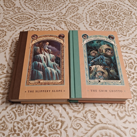 Brand New Series of Unfortunate Events Book the 10th and 11th - Picture 2 of 4